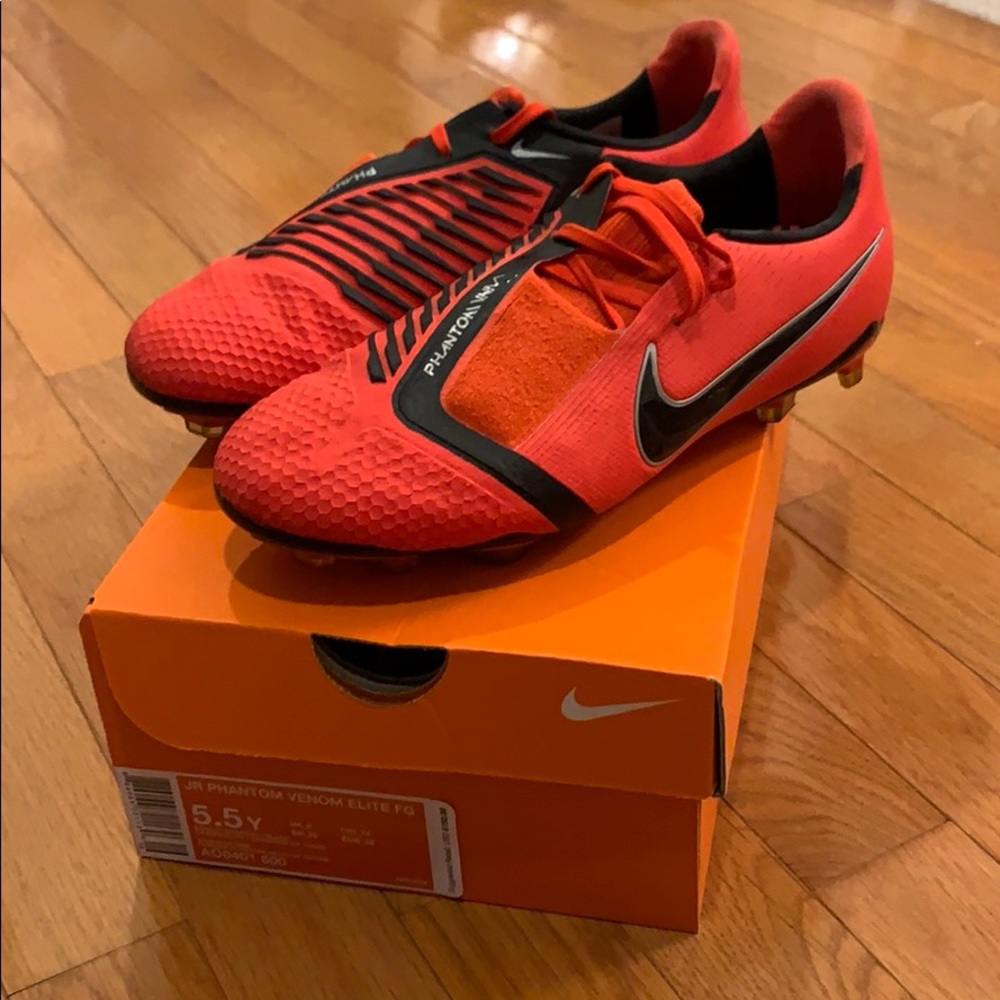 Nike Jr. Phantom Venom Elite FG soccer cleats, 5.5